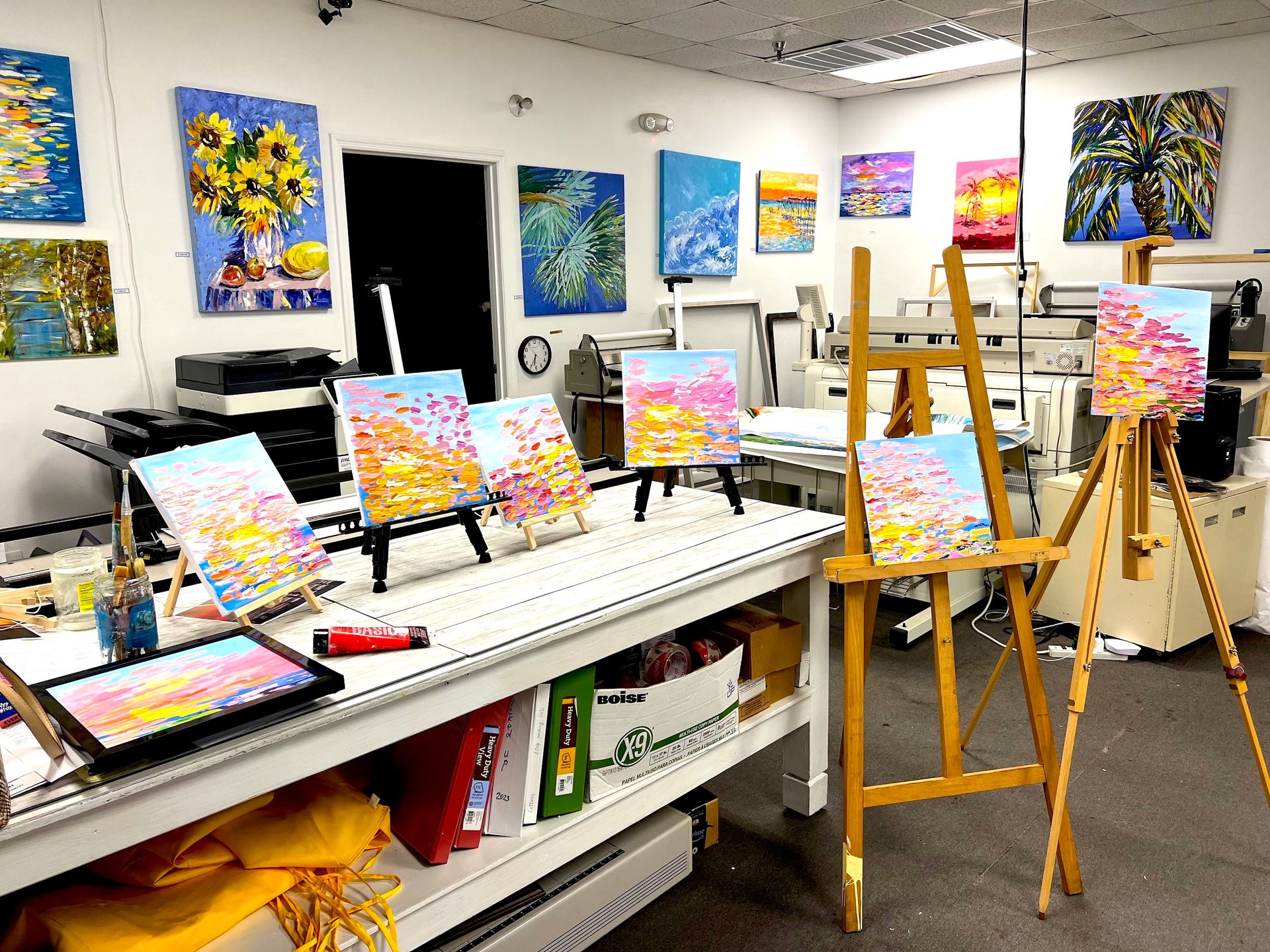 SHINYA KOZUKA】INTERIOR WITH EASEL